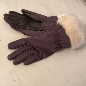 NWOT UGG dark grey warm gloves with fur cuffs